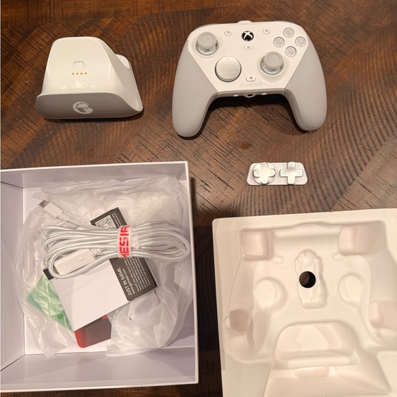 Wireless Controller - Silver - Picture 3 of 3